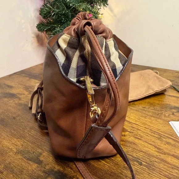 Burberry bucket crossbody bag - Picture 11 of 16